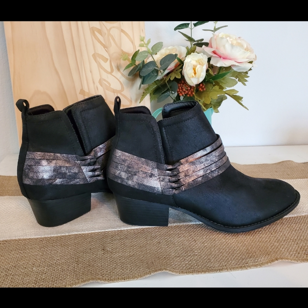 Black faux suede ankle booties great condition!